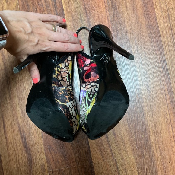 Floral Black Guess Platform Slingback Heels - Picture 4 of 4